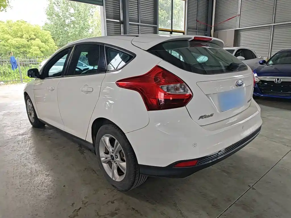 Focus Hatchback 1.6 L Auto Style