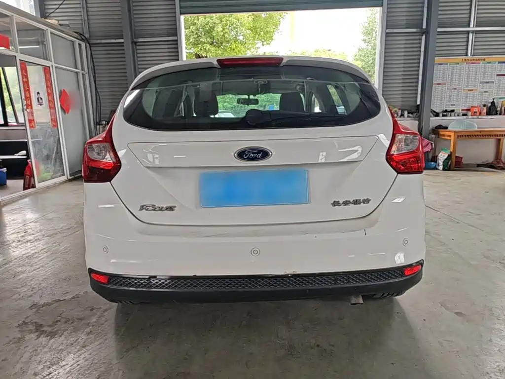 Focus Hatchback 1.6 L Auto Style