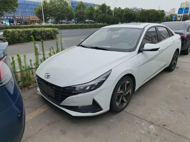 Hyundai Elantra 1.5 L CVT LUX Distinguished