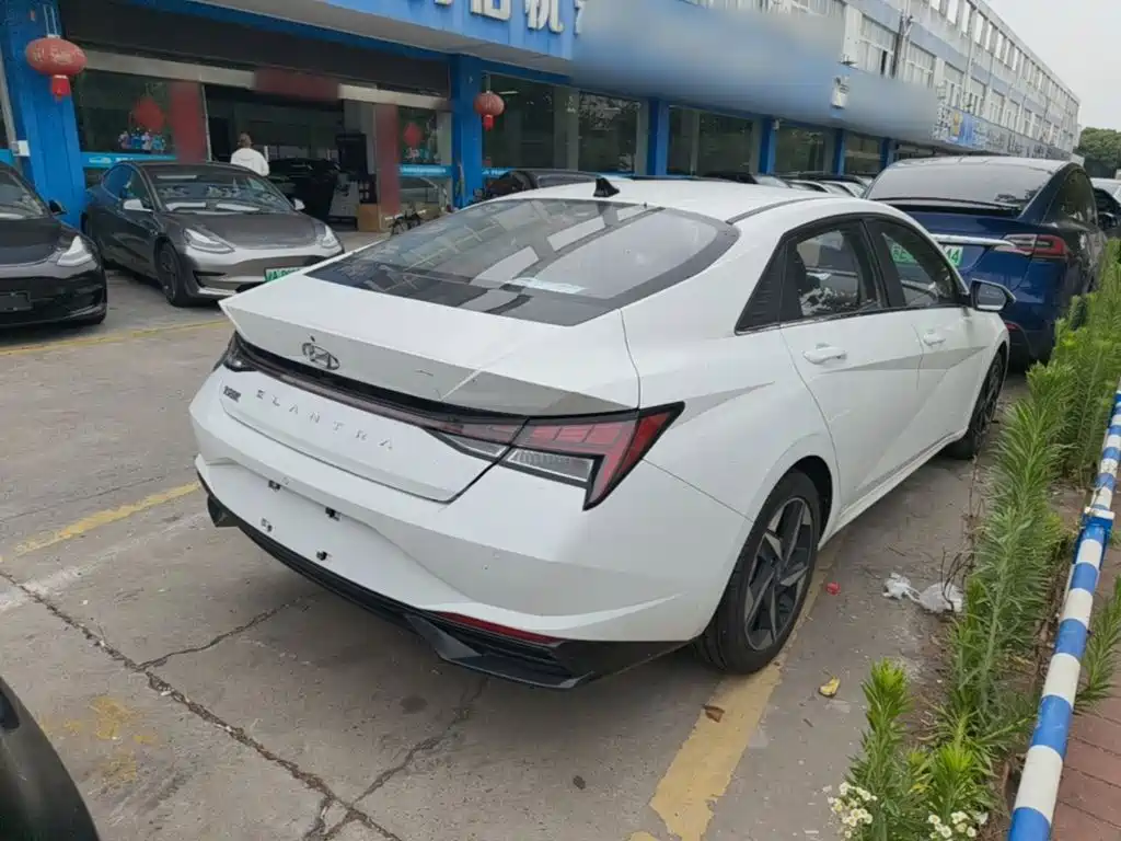 Elantra 1.5 L CVT LUX Distinguished