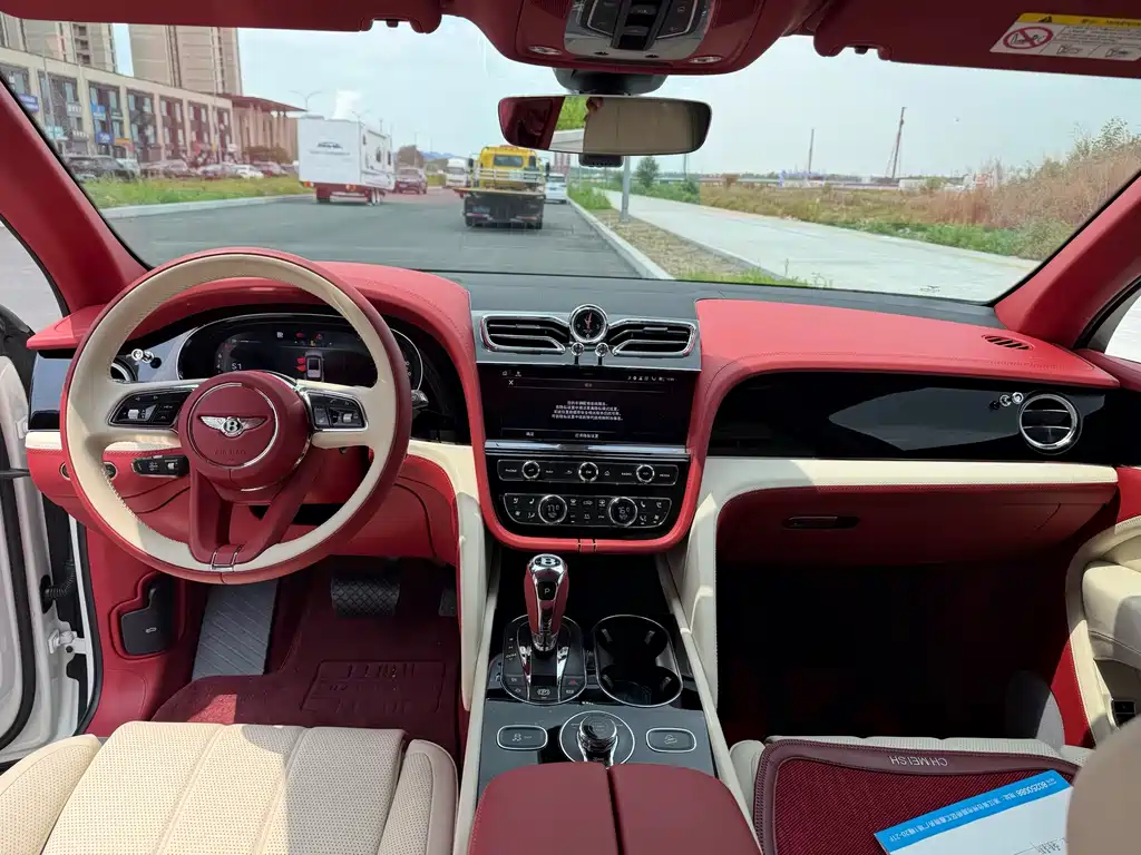 Bentayga 4.0 T V8 LWB Range