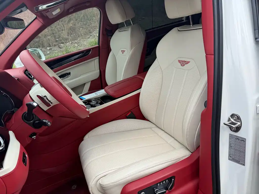 Bentayga 4.0 T V8 LWB Range