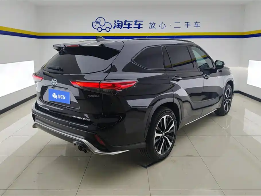 Crown Kluger 2.5 L HEV 4 WD Flagship