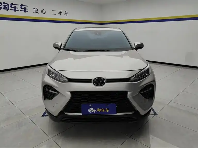 Toyota Wildlander 2.0 L CVT 4 WD Luxury PLUS