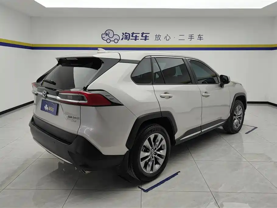 Wildlander 2.0 L CVT 4 WD Luxury PLUS