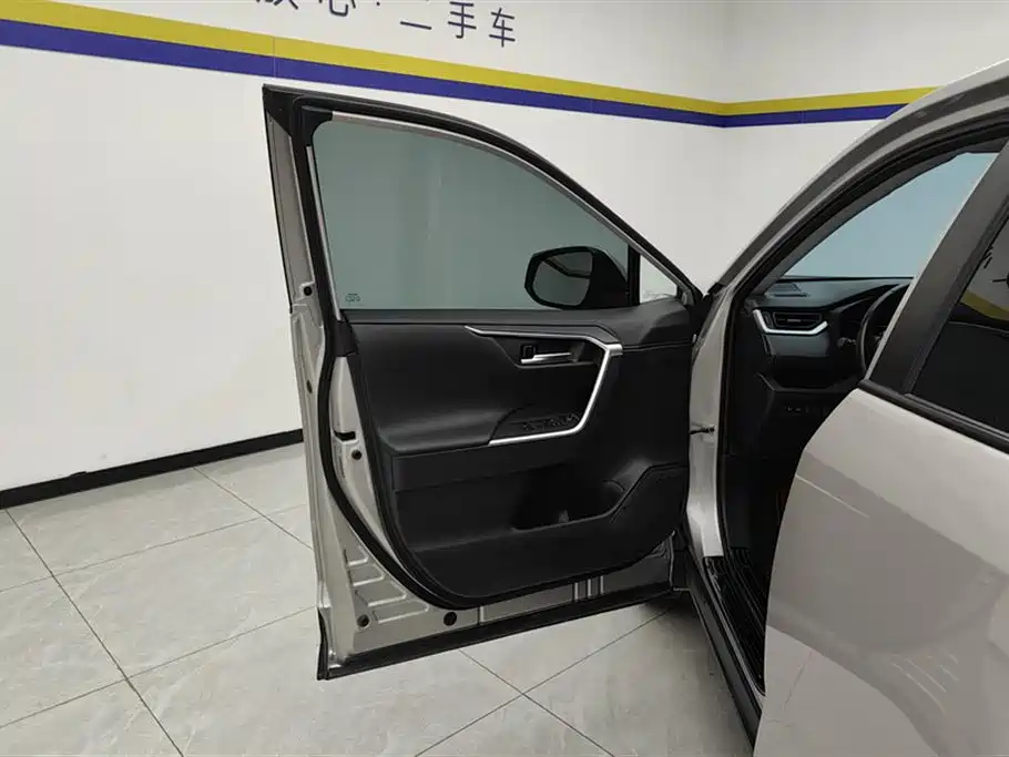 Wildlander 2.0 L CVT 4 WD Luxury PLUS