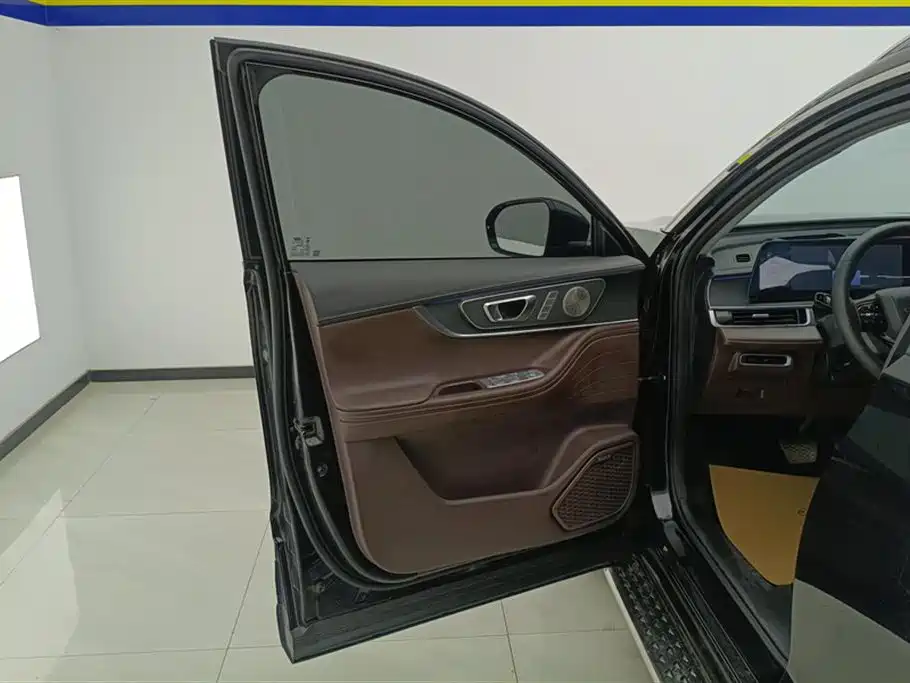 Tiggo 8 PRO Champion 390 T 2 WD Proud View 5-seat