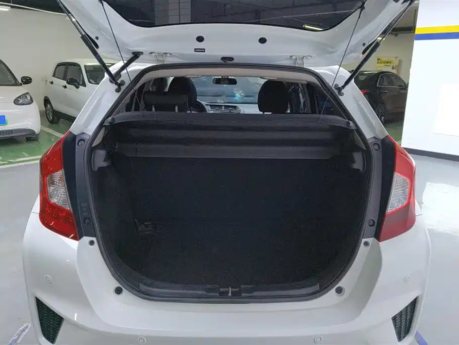 Fit 1.5 L LXS CVT Comfort Sunroof