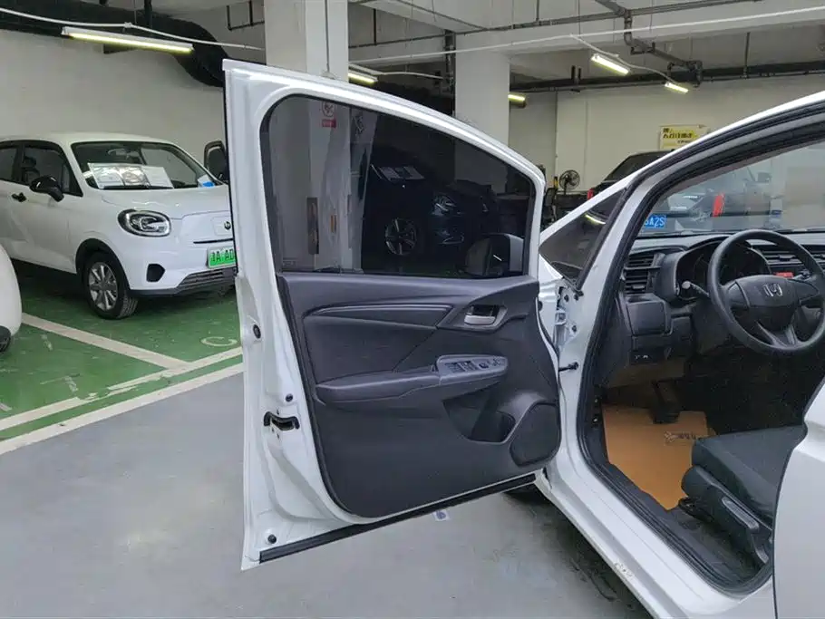 Fit 1.5 L LXS CVT Comfort Sunroof