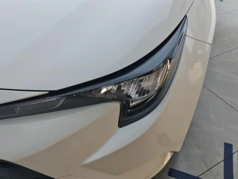 Levin Smart e-Hybrid Dual Engine 1.8 L Leading