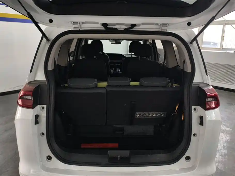 GAC Trumpchi M6 270 T DCT Elite (7-seat)