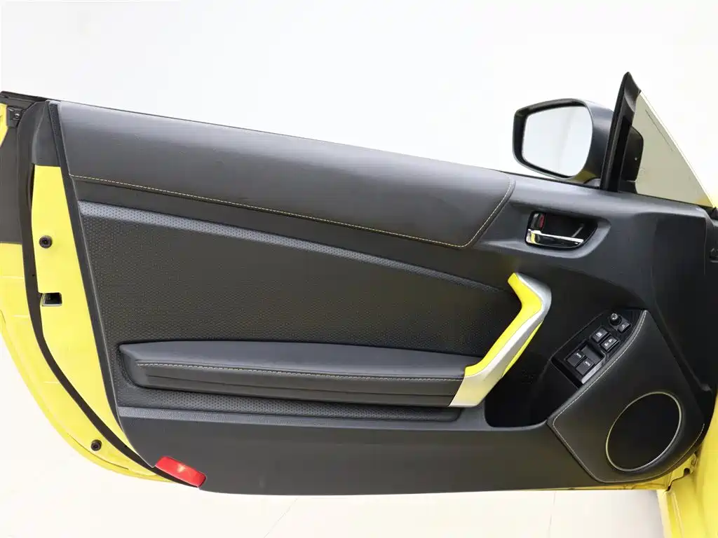 Subaru BRZ 斯巴鲁BRZ 2017款 2.0 i 自动type-RS黄色特装版