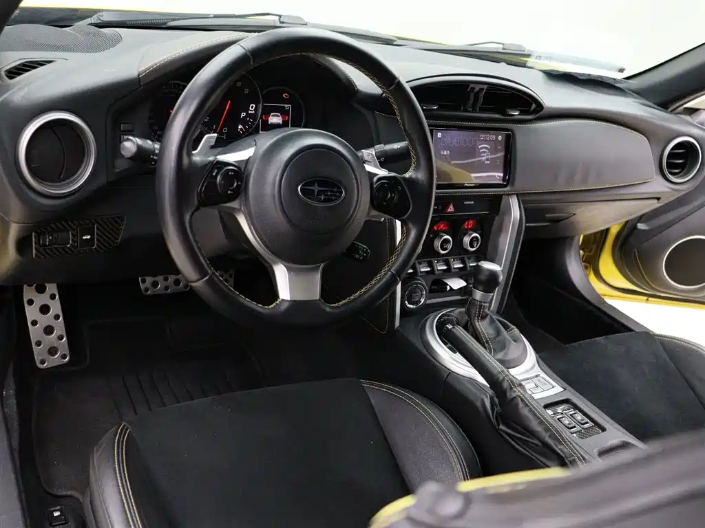 Subaru BRZ 斯巴鲁BRZ 2017款 2.0 i 自动type-RS黄色特装版