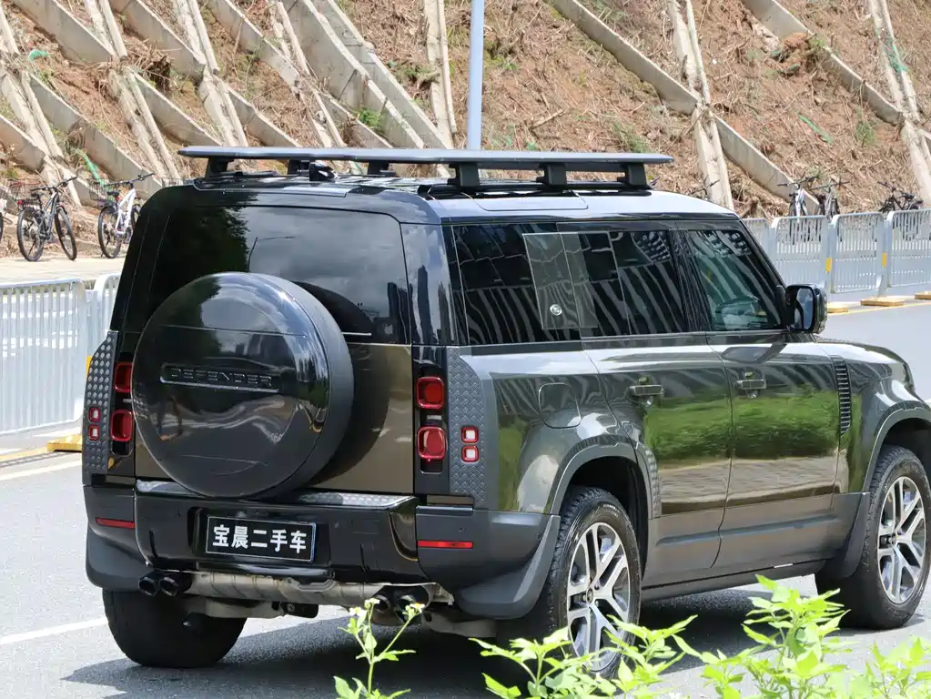 Land Rover Defender Facelift 110 3.0 T P400 Dark Special Edition