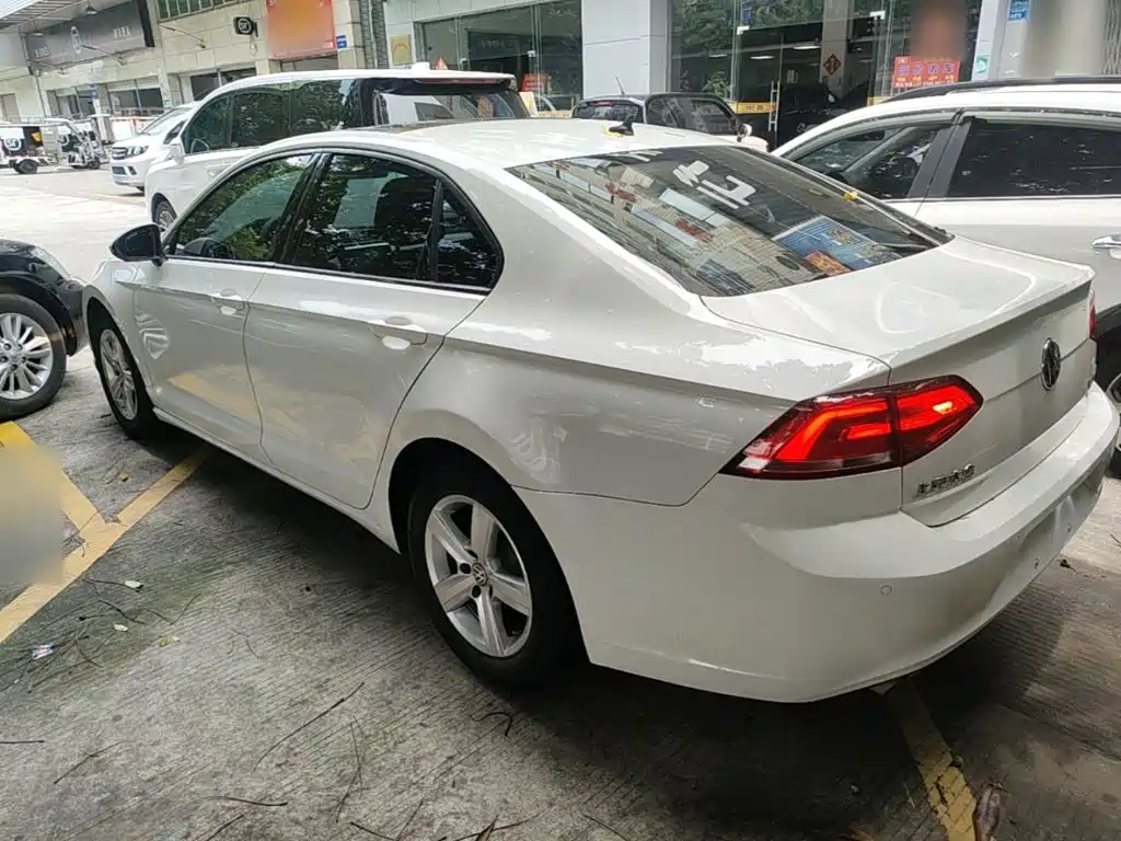 Lamando 230 TSI DSG Style