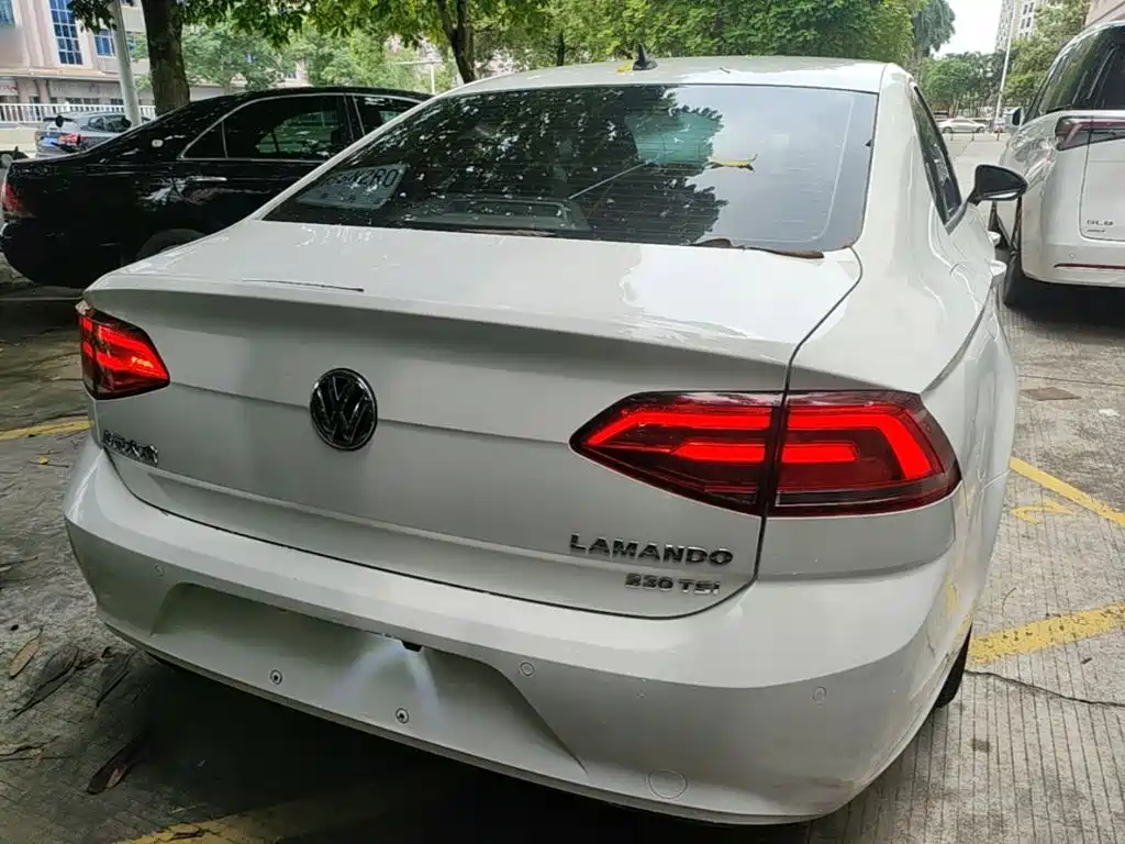 Lamando 230 TSI DSG Style