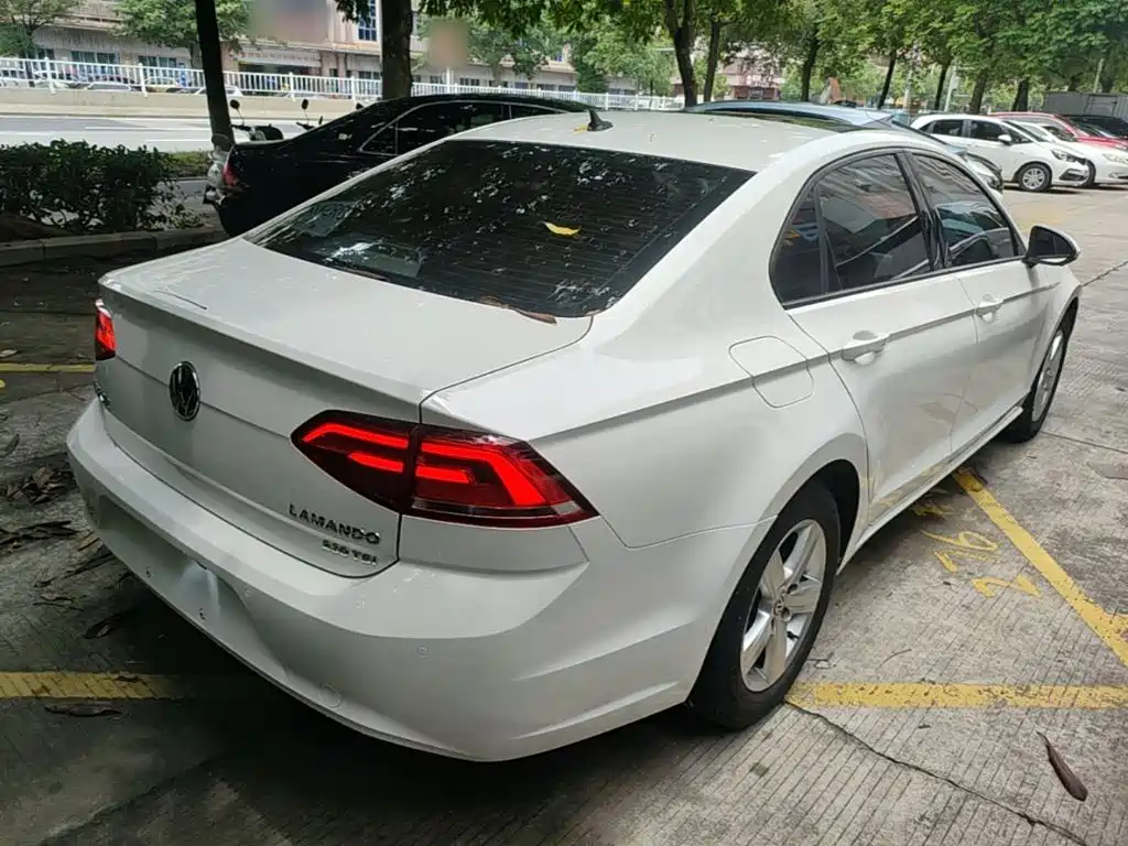 Lamando 230 TSI DSG Style