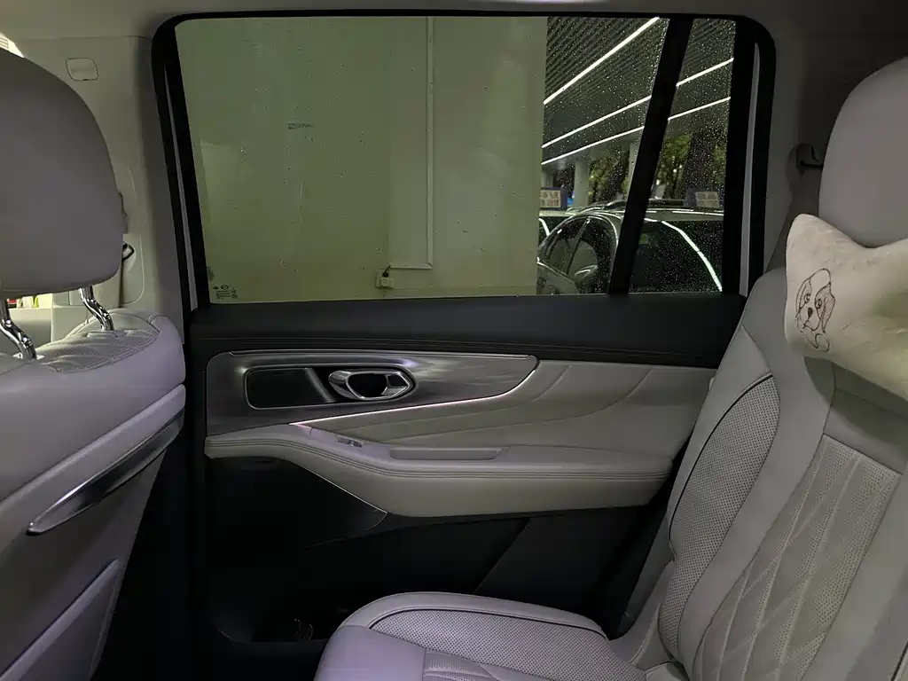 GAC Trumpchi GS8 Navigator Series 2.0 TGDI 2 WD Premium (7-seat)