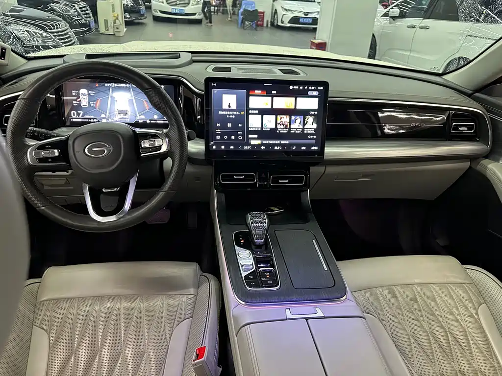 GAC Trumpchi GS8 Navigator Series 2.0 TGDI 2 WD Premium (7-seat)