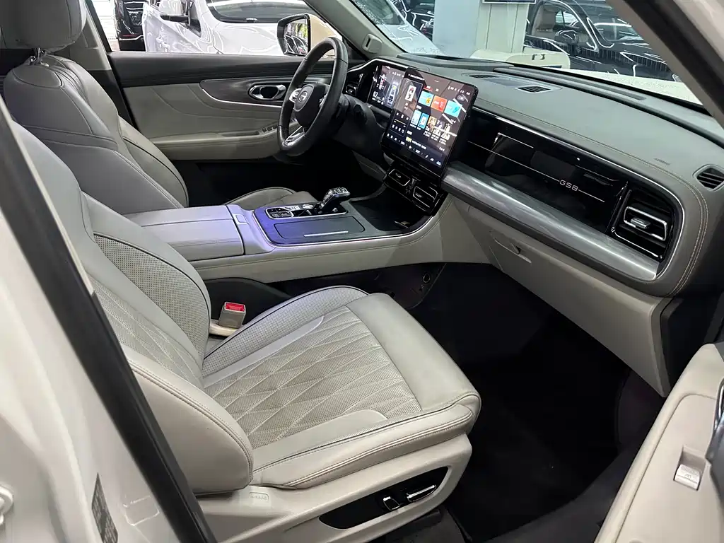GAC Trumpchi GS8 Navigator Series 2.0 TGDI 2 WD Premium (7-seat)