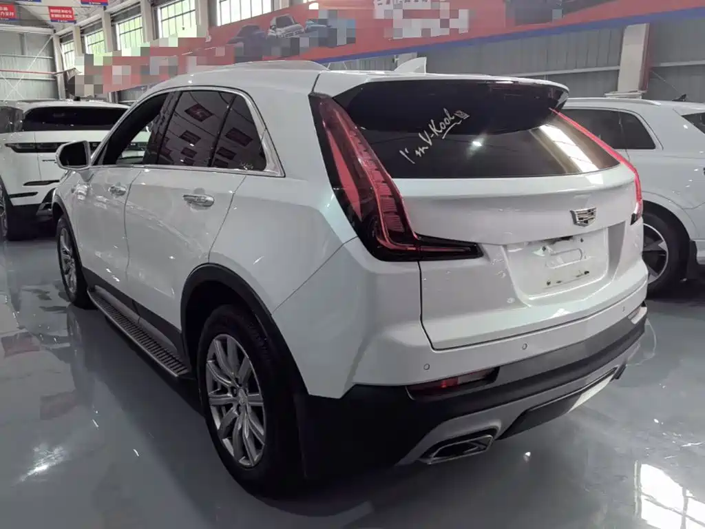 Cadillac XT4 28 T 2 WD Leading