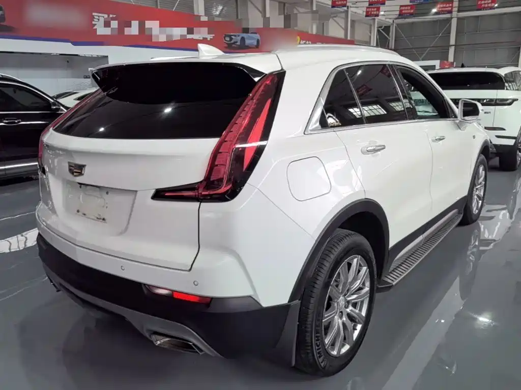 Cadillac XT4 28 T 2 WD Leading