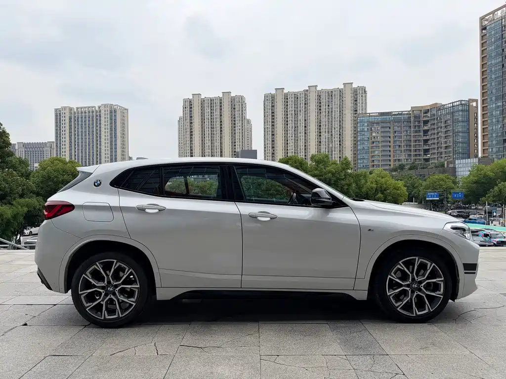 BMW X2 Facelift sDrive25 i Sharp Edge