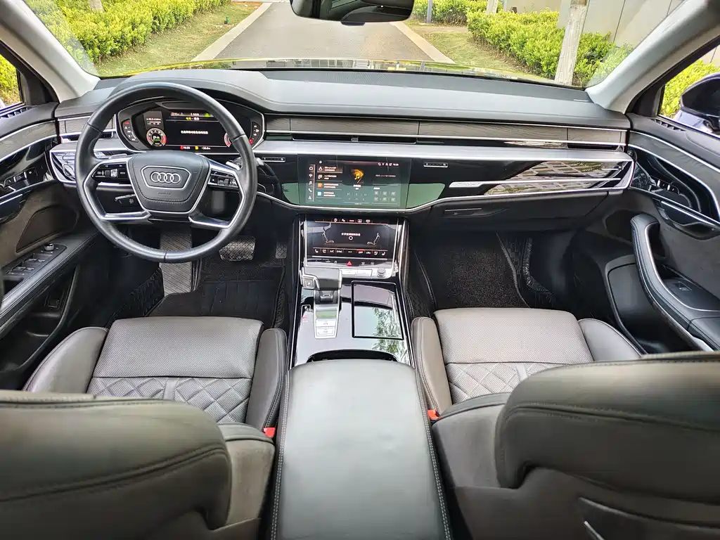 Audi A8 奥迪A8 2024款 A8 L 50 TFSI quattro 尊享型