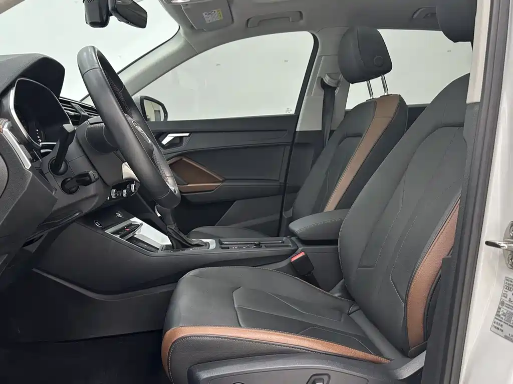 Audi Q3 35 TFSI Fashion Elegant (1.4 T)