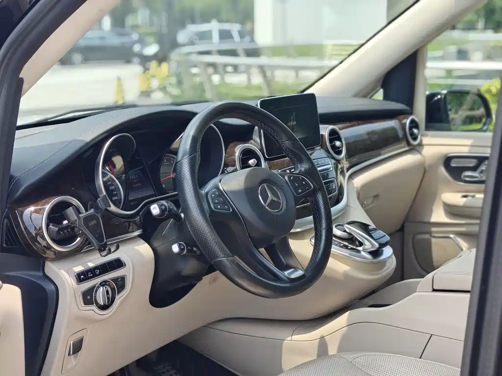 Mercedes-Benz V-Class V 260 L Distinguished Extended