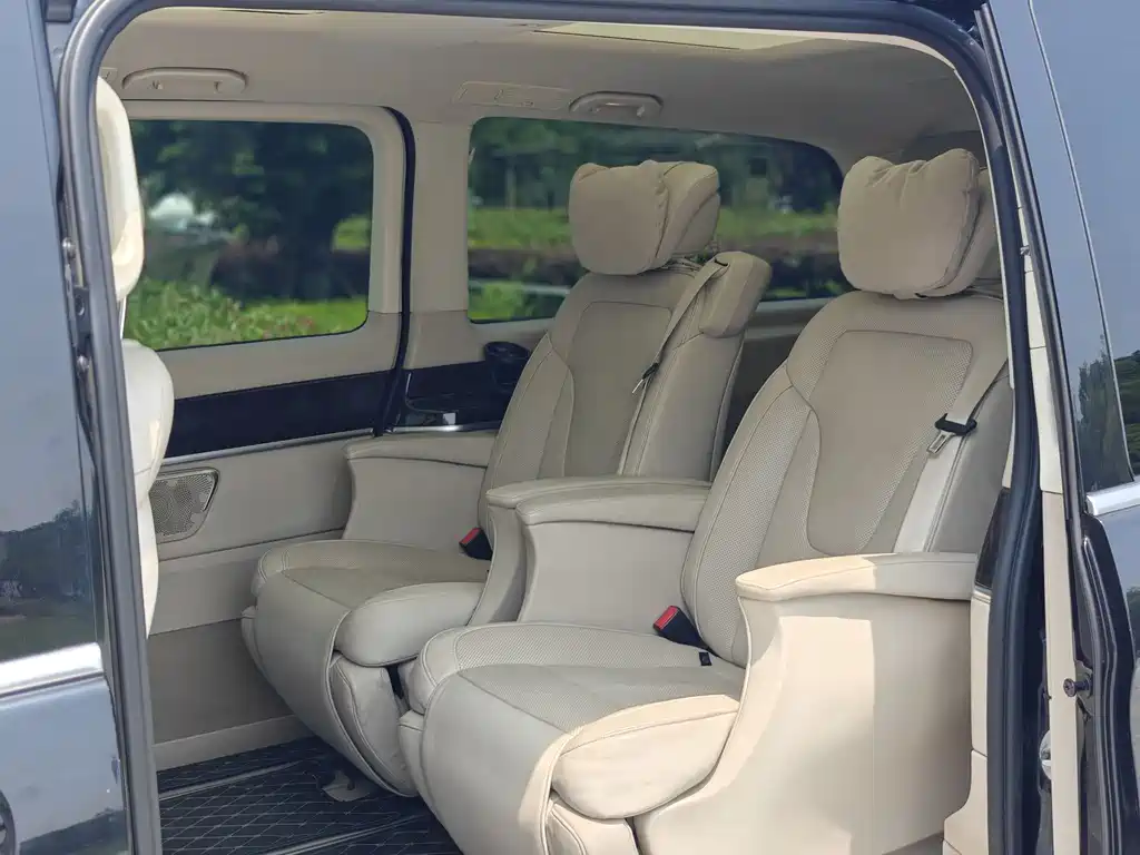 Mercedes-Benz V-Class V 260 L Distinguished Extended