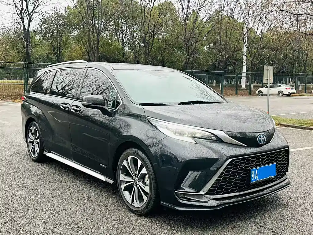 Granvia 2.5 L Hybrid Noble VIP