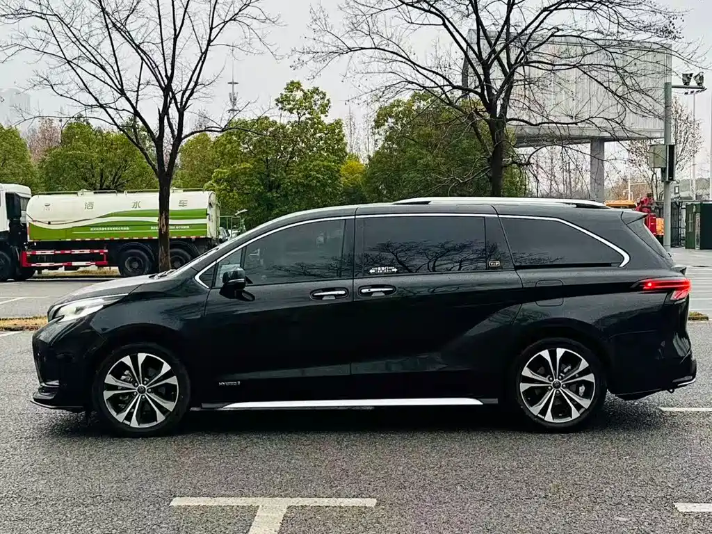 Granvia 2.5 L Hybrid Noble VIP