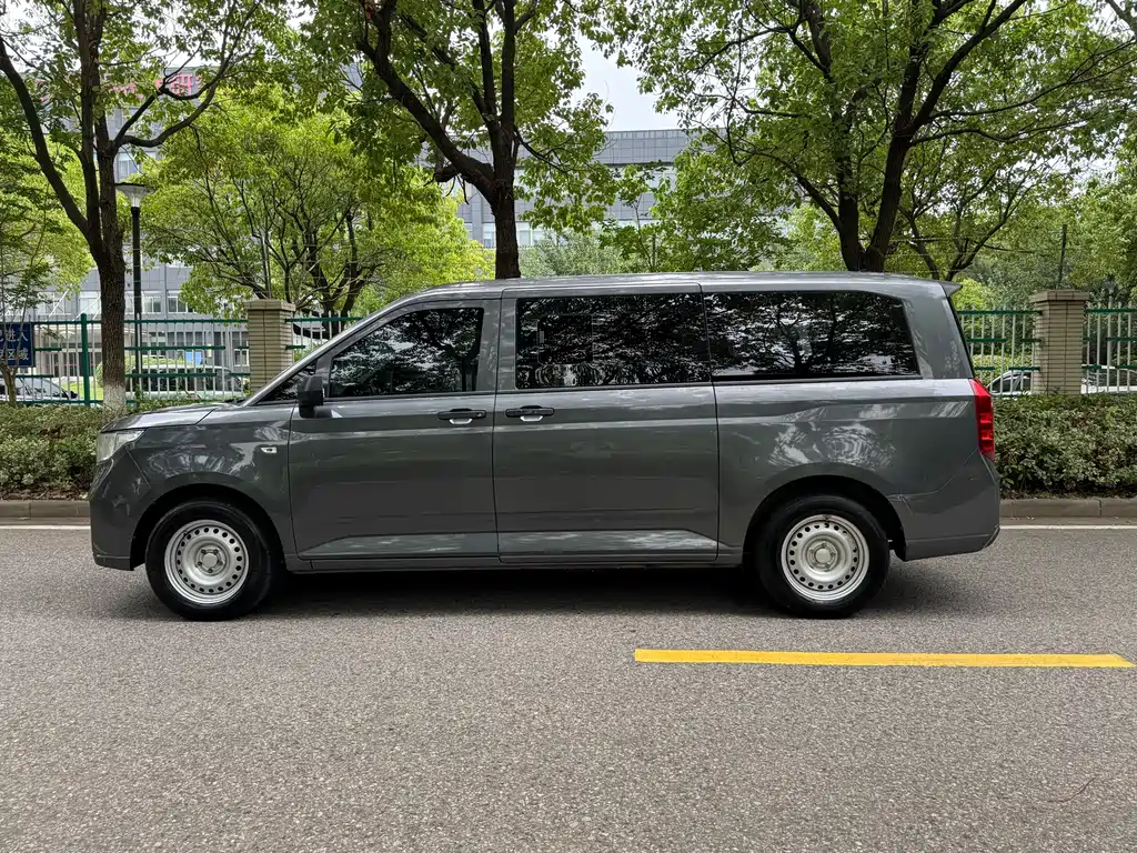 Wuling Journey 1.5 T Manual Luxury