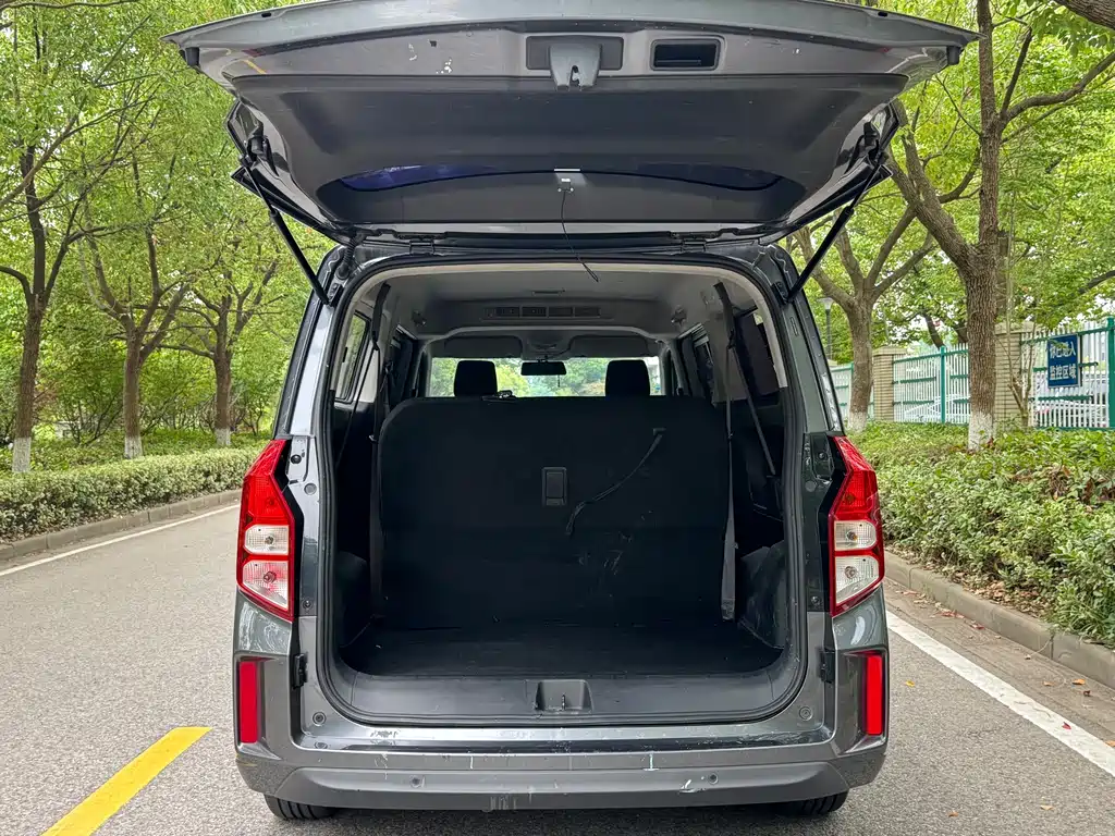 Wuling Journey 1.5 T Manual Luxury