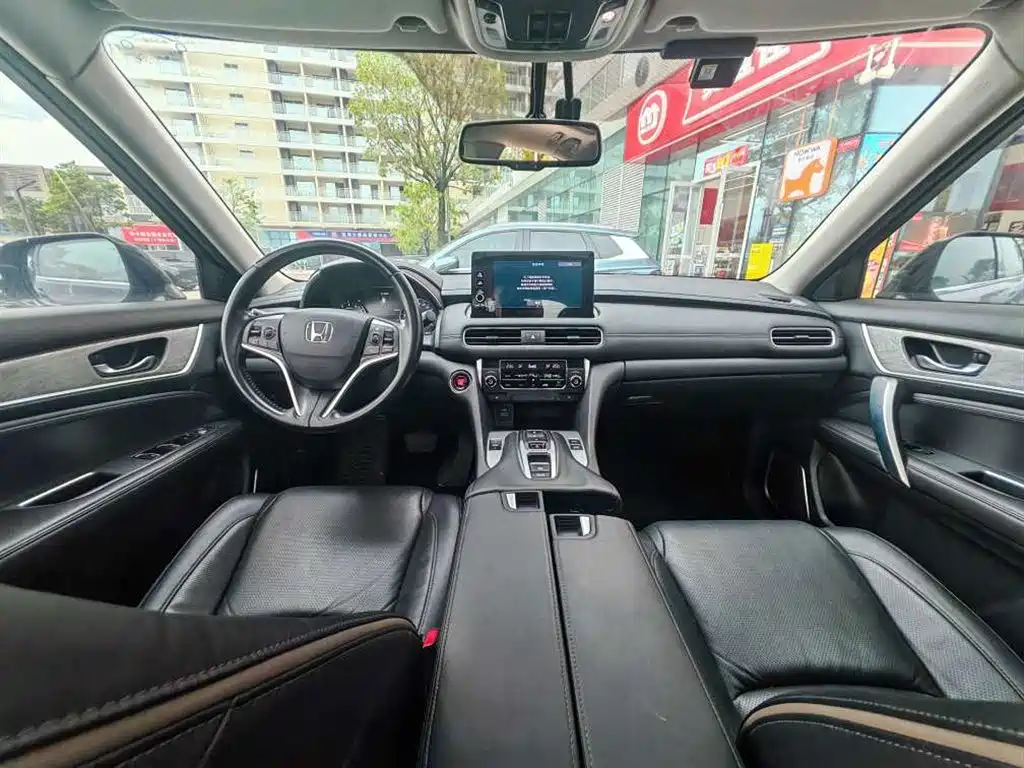 Avancier 370 TURBO 2 WD Luxury