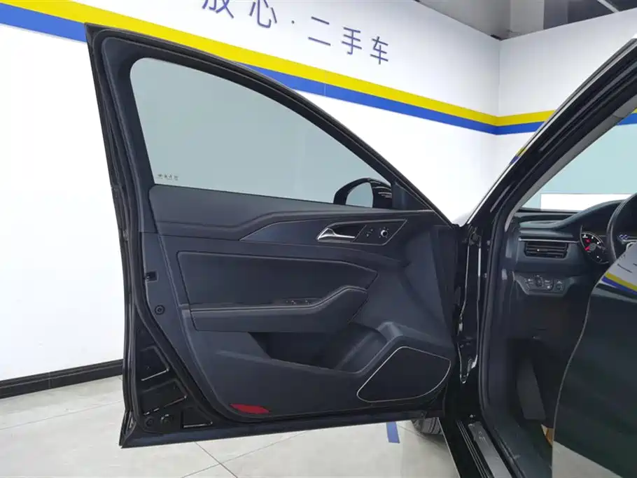 Hongqi H5 1.8 T Auto Connected Flagship Charm
