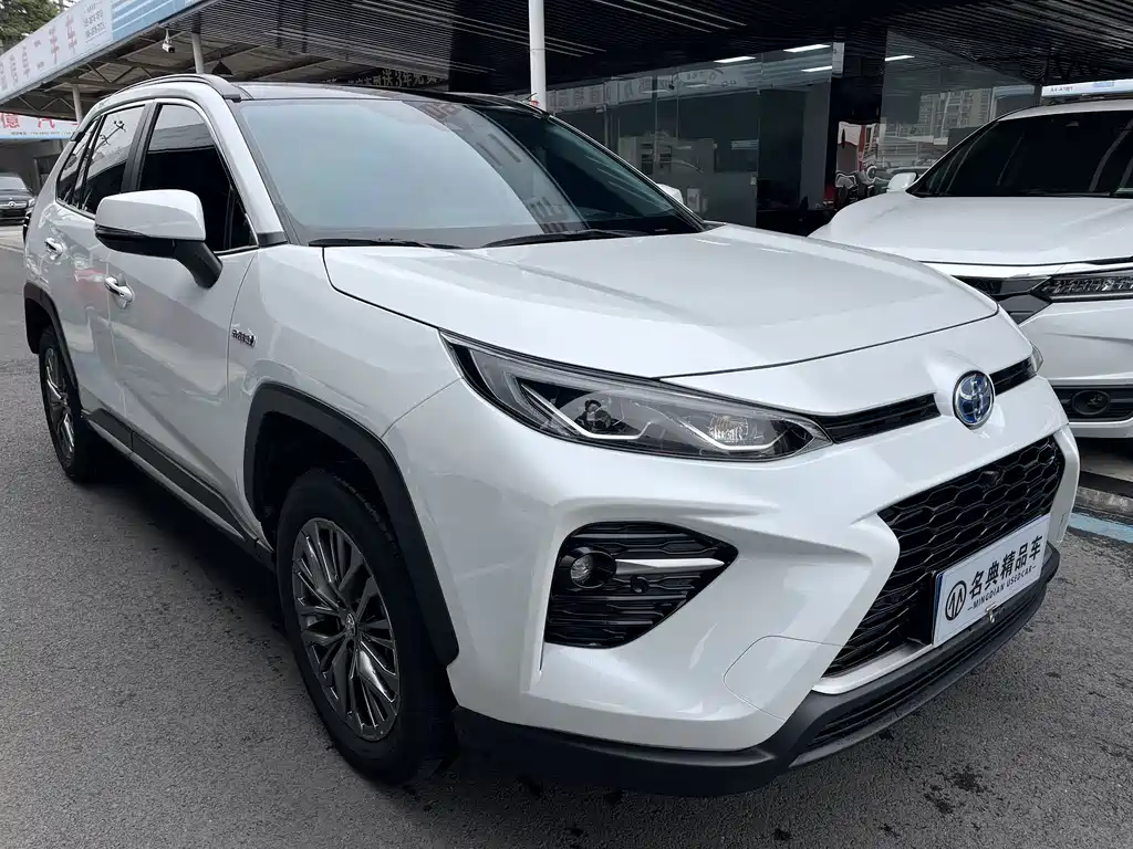 Wildlander Dual Engine 2.5 L E-CVT 4 WD Distinguished