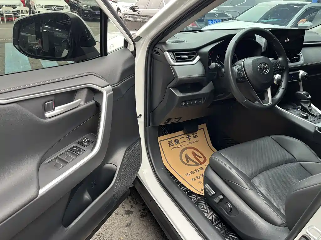 Wildlander Dual Engine 2.5 L E-CVT 4 WD Distinguished