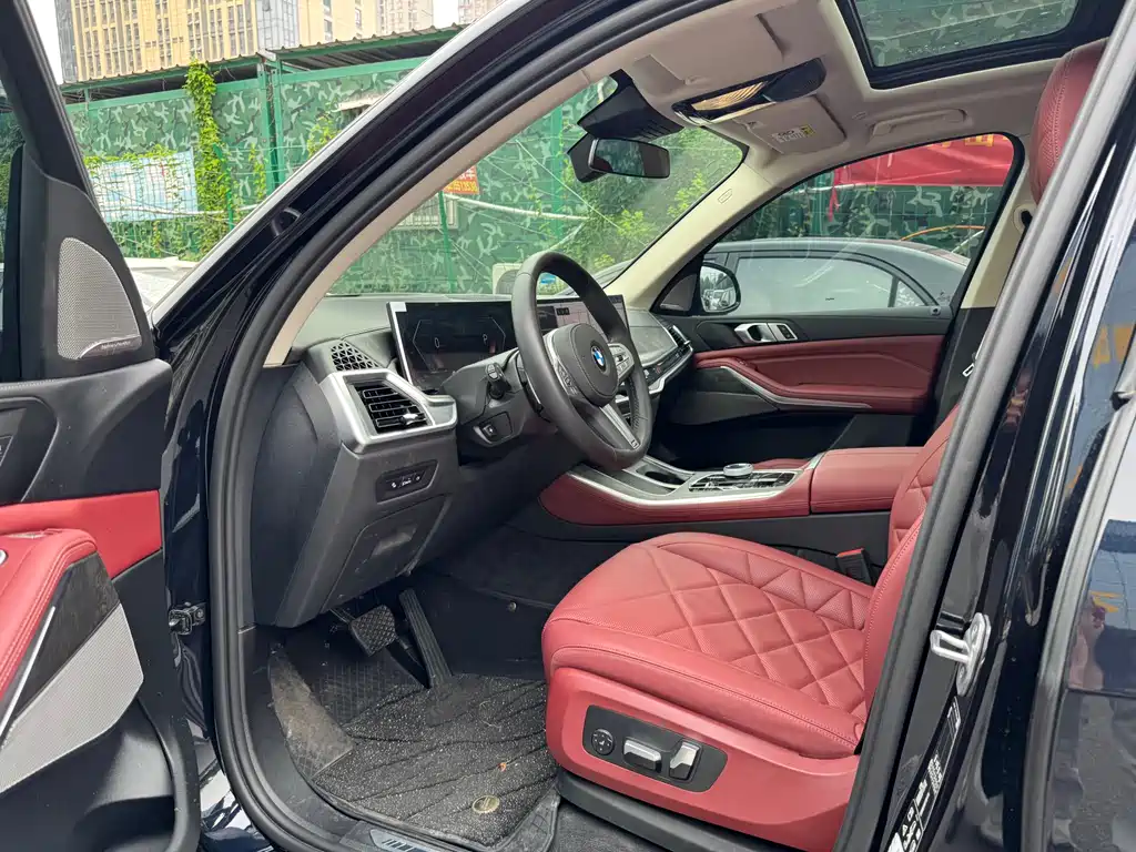 BMW X5 xDrive 30 Li Premium M Sport Night Package