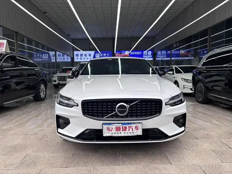 Volvo S60 沃尔沃S60 2025款 B5 智雅运动版