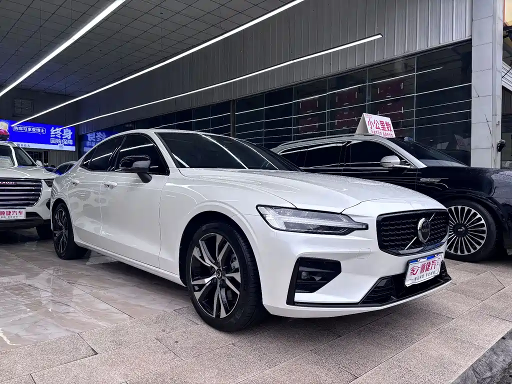 Volvo S60 沃尔沃S60 2025款 B5 智雅运动版