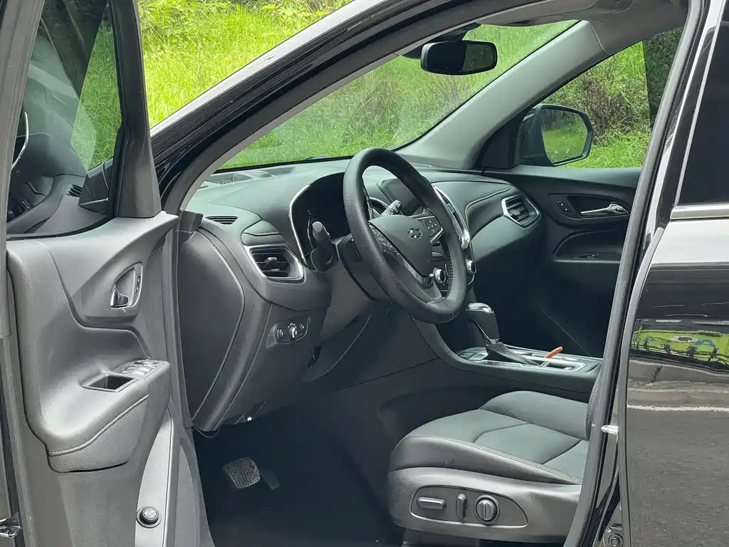 Equinox 探界者 2018款 RS 550 T 自动四驱捍界版