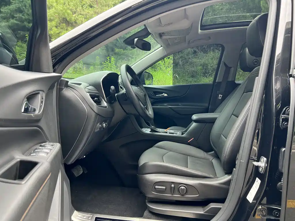 Equinox 探界者 2018款 RS 550 T 自动四驱捍界版