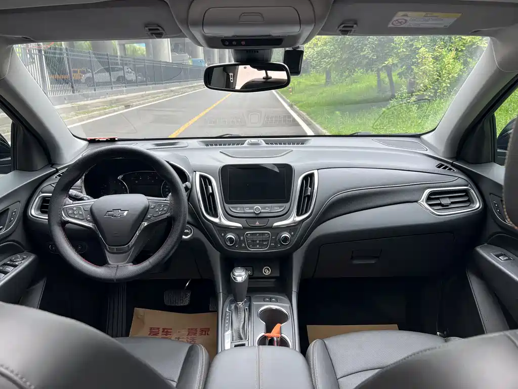 Equinox 探界者 2018款 RS 550 T 自动四驱捍界版