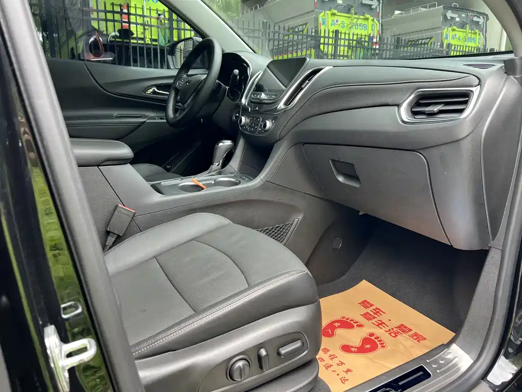 Equinox 探界者 2018款 RS 550 T 自动四驱捍界版