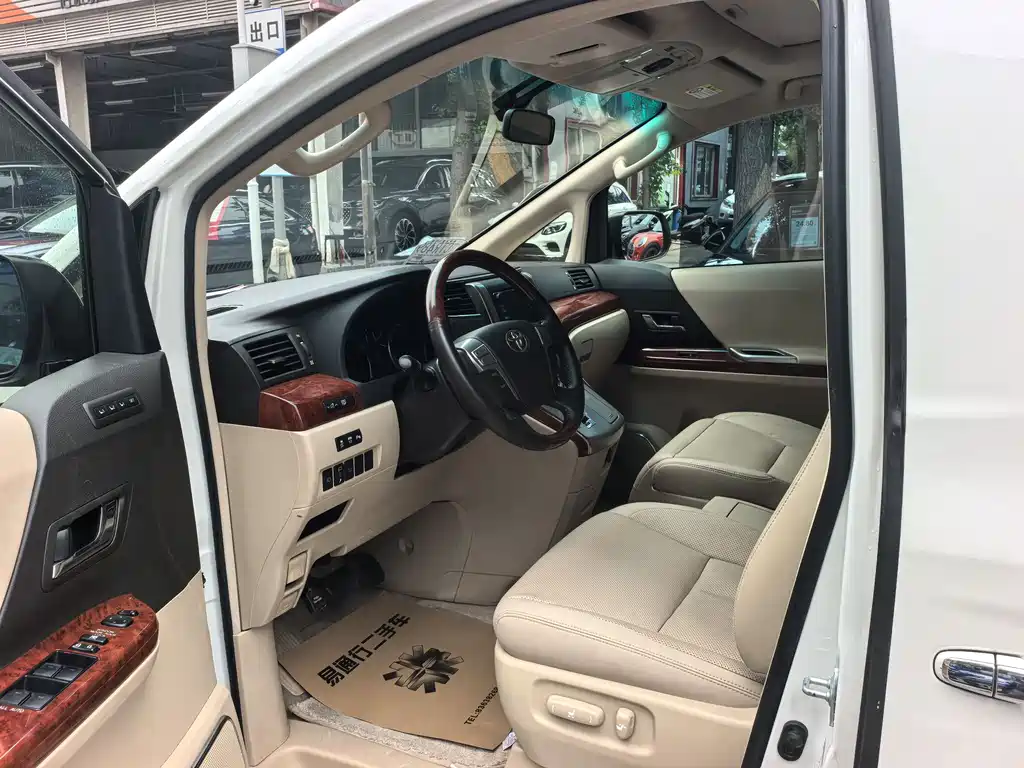 Alphard 2.4 L Luxury