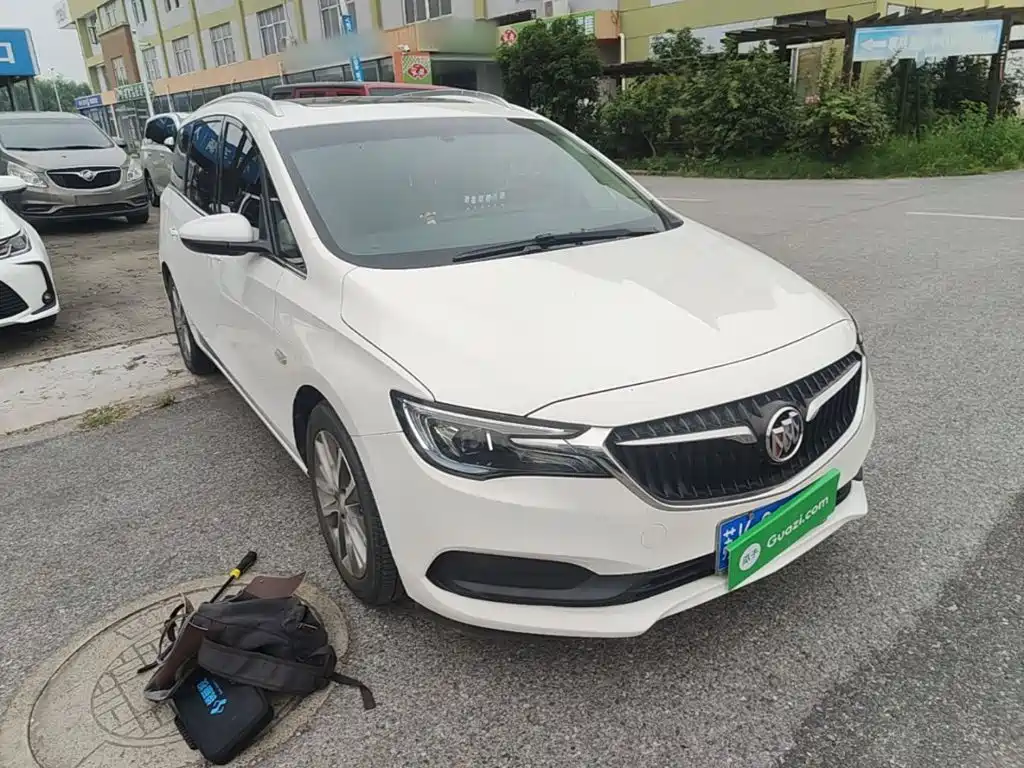 Buick GL6 323 T Light Hybrid Connected Luxury