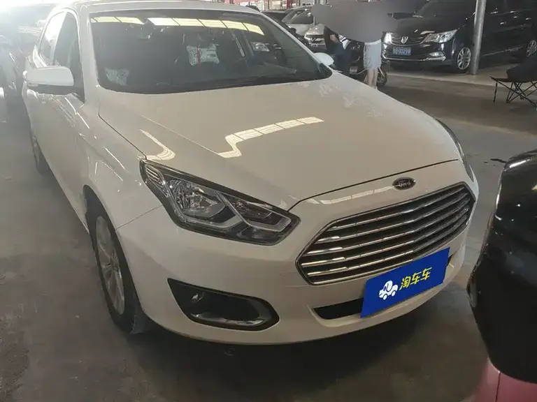 Ford Escort Happy 1.5 L Auto Fashion