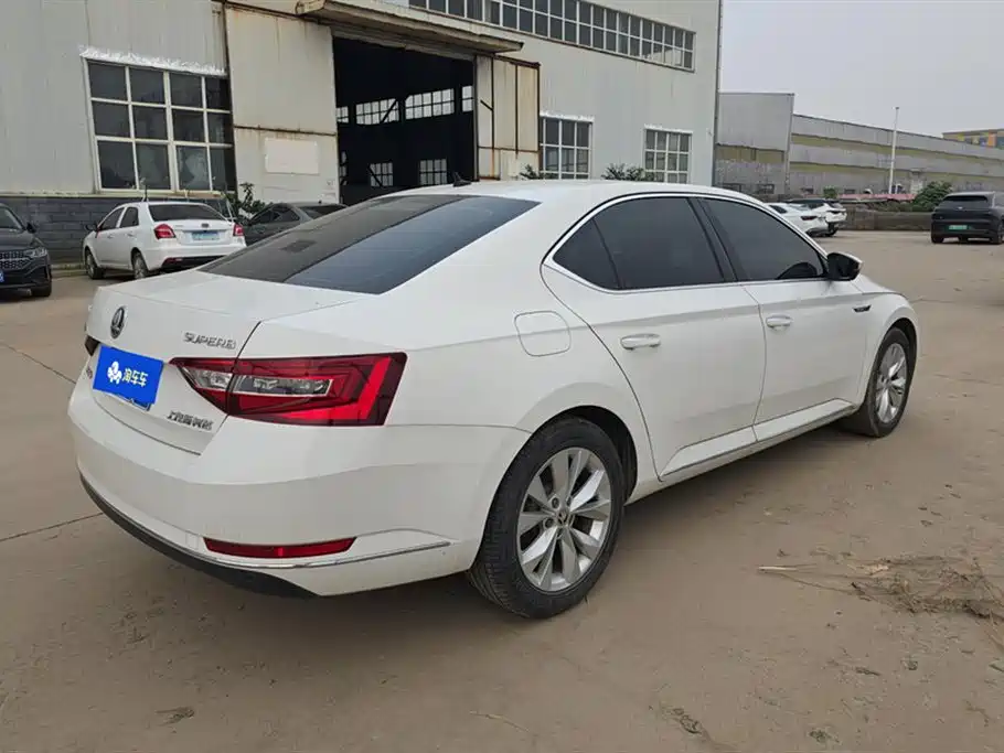 Superb TSI330 DSG Comfort CN-V